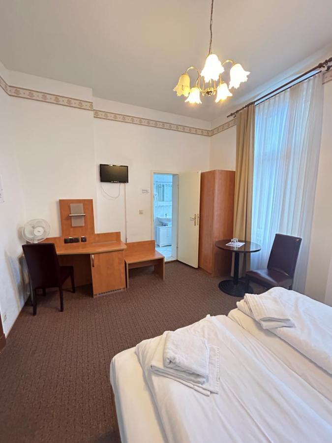 Basic Double Room,1382985404:JPEG